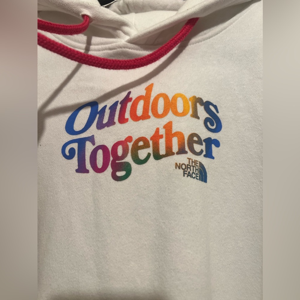 The North Face cotton hoodie, size XXL. Very comfortable and beautiful.